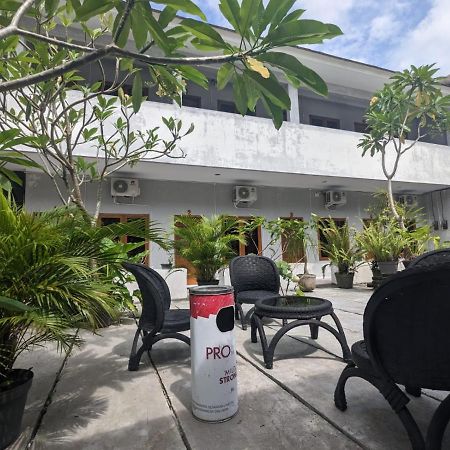 Rumah Pagar Merah Homestay Jogjakarta Buitenkant foto