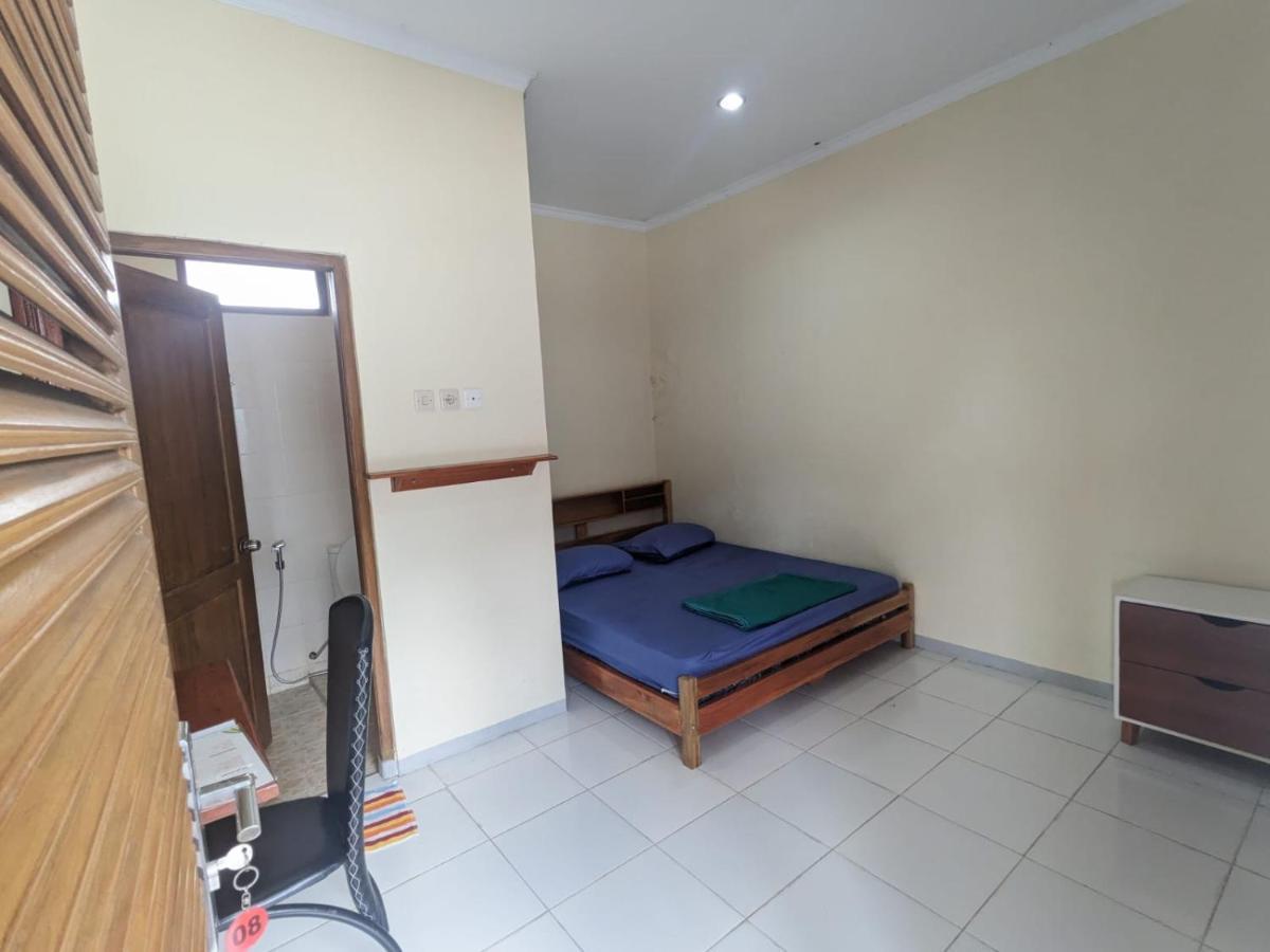 Rumah Pagar Merah Homestay Jogjakarta Buitenkant foto