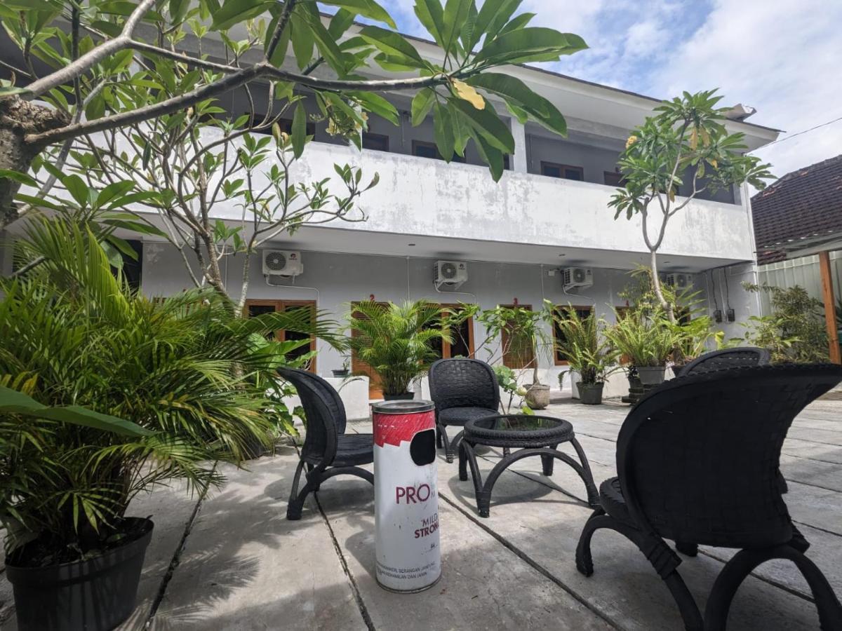 Rumah Pagar Merah Homestay Jogjakarta Buitenkant foto