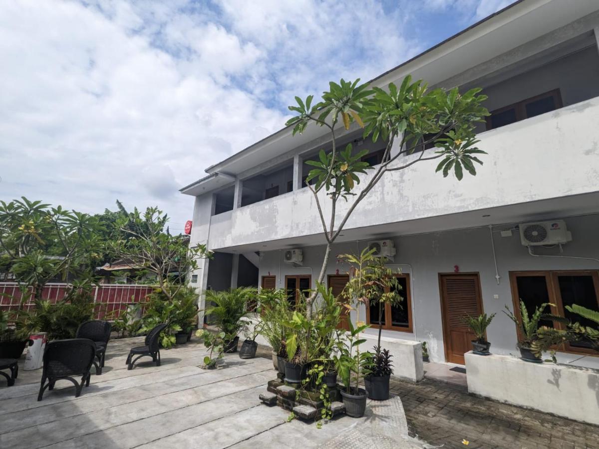 Rumah Pagar Merah Homestay Jogjakarta Buitenkant foto